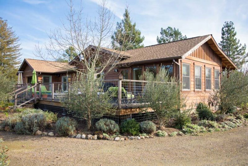 Airbnbs in Sonoma, California Vacation Homes: Berry Blossom Farm Cabin