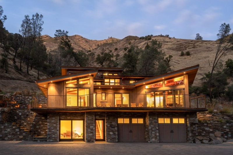 Airbnbs in Yosemite National Park Vacation Homes: Moonstone River Retreat