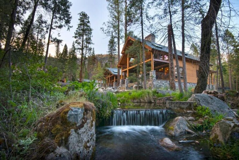 Airbnbs in Yosemite National Park Vacation Homes: Park Gates Rustic Retreat
