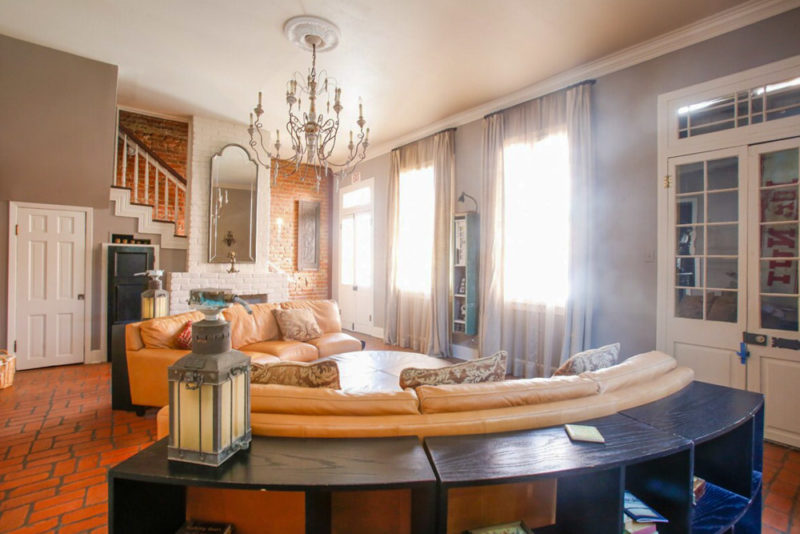Best Airbnbs in Bywater, New Orleans: Historic Cottage with Balcony
