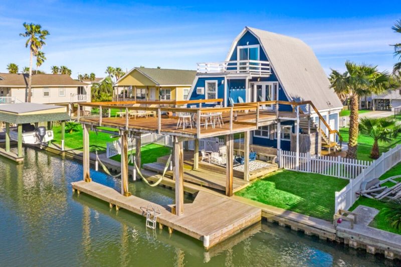 Best Airbnbs in Galveston, Texas: Waterfront Canal Beach House