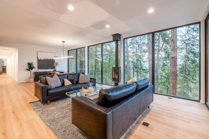 Best Airbnbs in Leavenworth, Washington: The Overlook Modern Cabin