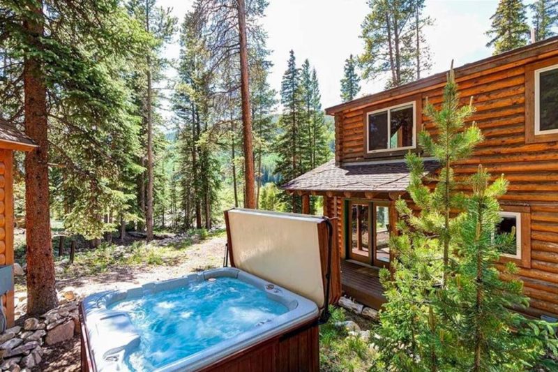 Best Breckenridge Airbnbs and Vacation Rentals: Charming Log Cabin