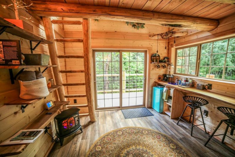 Best Leavenworth Airbnbs and Vacation Rentals: Creekside Treehouse