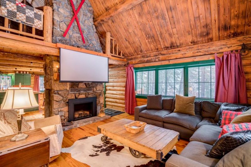 Best Leavenworth Airbnbs and Vacation Rentals: Rustic Bavarian Village Log Cabin