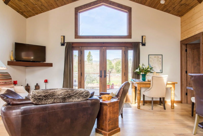 Best Sonoma Airbnbs and Vacation Rentals: Berry Blossom Farm Cabin