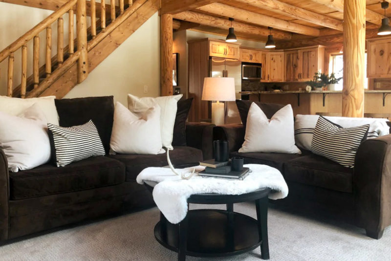 Breckenridge Airbnb Vacation Homes: Charming Log Cabin