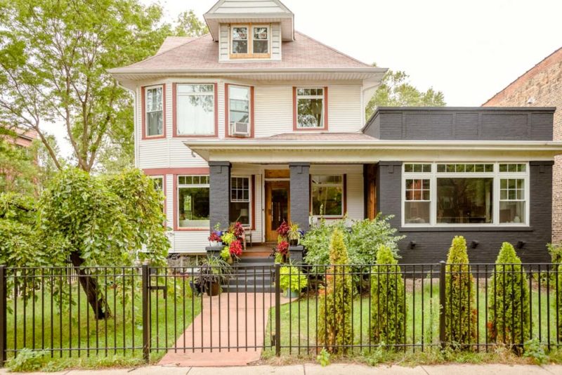 Chicago Airbnbs and Vacation Homes: Historic Edgewater Glen Suite