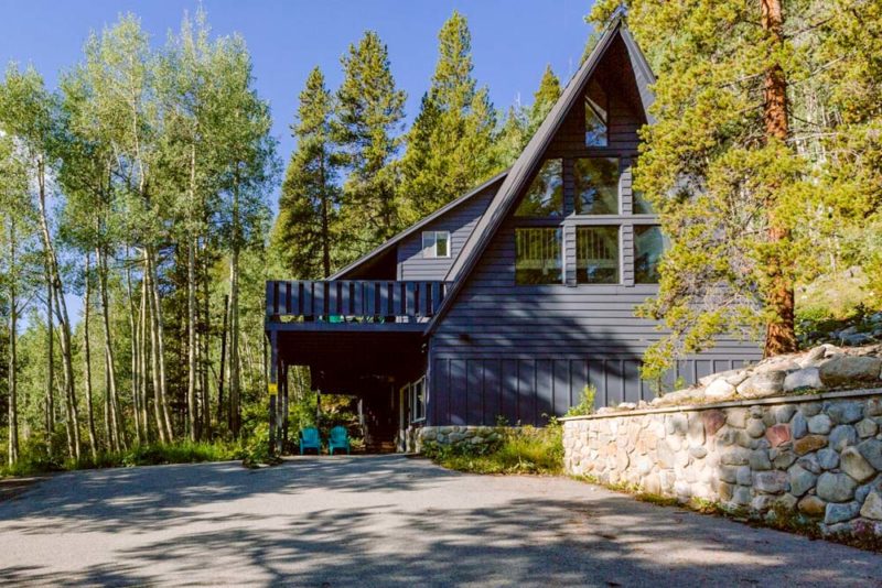 Cool Breckenridge Airbnbs and Vacation Rentals: Modern Cabin