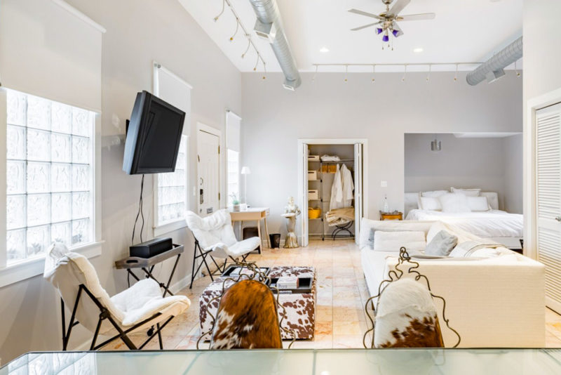 Cool Chicago Airbnbs and Vacation Rentals: Modern Studio with Hot Tub