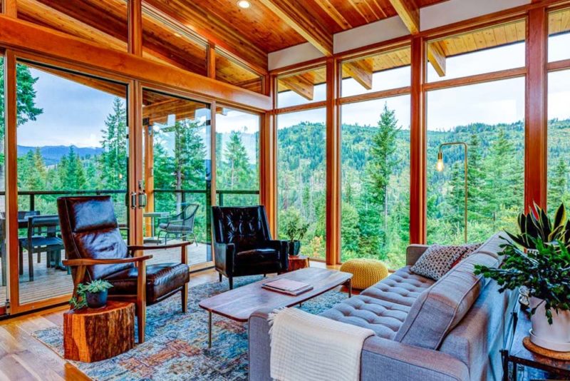Cool Leavenworth Airbnbs and Vacation Rentals: Grandview Mountaintop Retreat