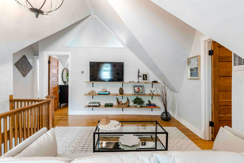 Coolest Airbnbs in Chicago, Illinois: Historic Victorian Apartment