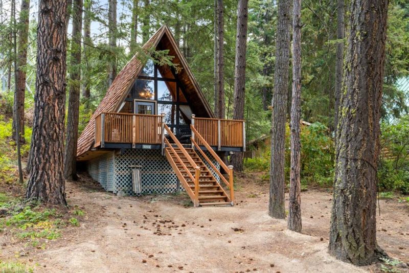 Coolest Airbnbs in Leavenworth, Washington: Cabin in the Woods