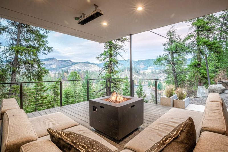 Coolest Airbnbs in Leavenworth, Washington: The Overlook Modern Cabin