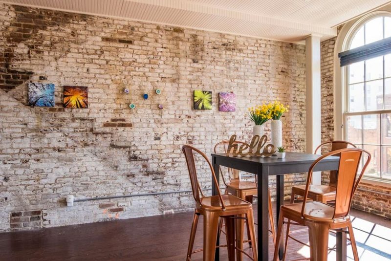 Coolest Airbnbs in Louisville, Kentucky: Fashionable Downtown Apartment