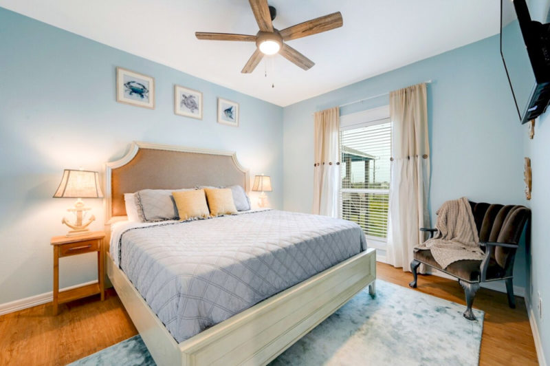 Galveston Airbnbs and Vacation Homes: Red Beach Barn