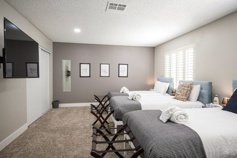 Las Vegas Airbnbs Vacation Homes: Custom 6-Bedroom House