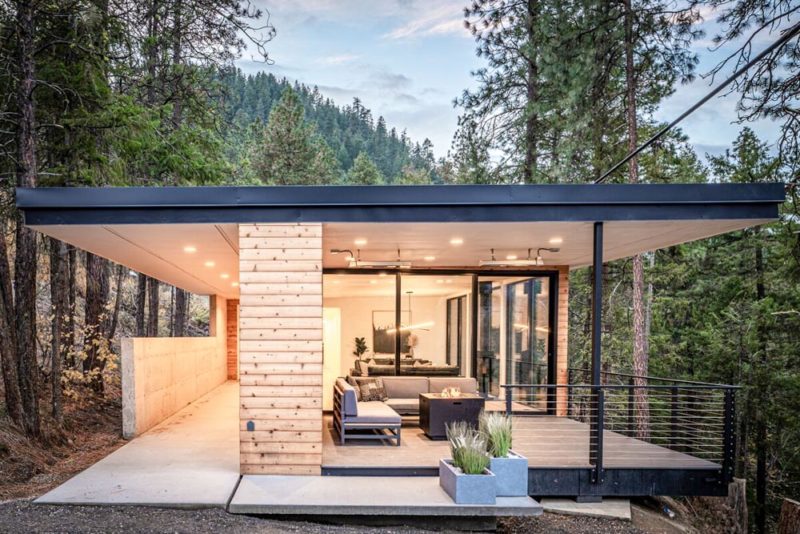 Leavenworth Airbnbs and Vacation Homes: The Overlook Modern Cabin
