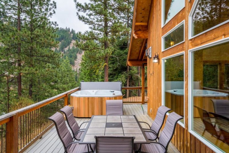 Unique Leavenworth airbnbs and Vacation Rentals: Custom Country Lodge