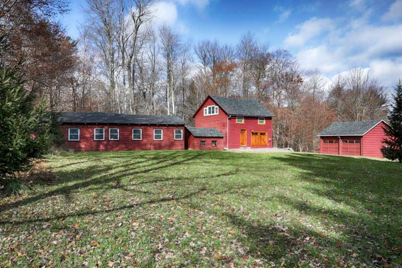 Airbnbs in the Poconos, Pennsylvania Vacation Homes: Refurbished Barn on Egg Farm