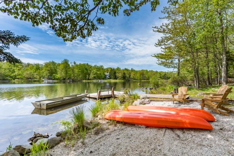Best Airbnbs in the Poconos, Pennsylvania: Lakefront Estate with Private Dock and Boat