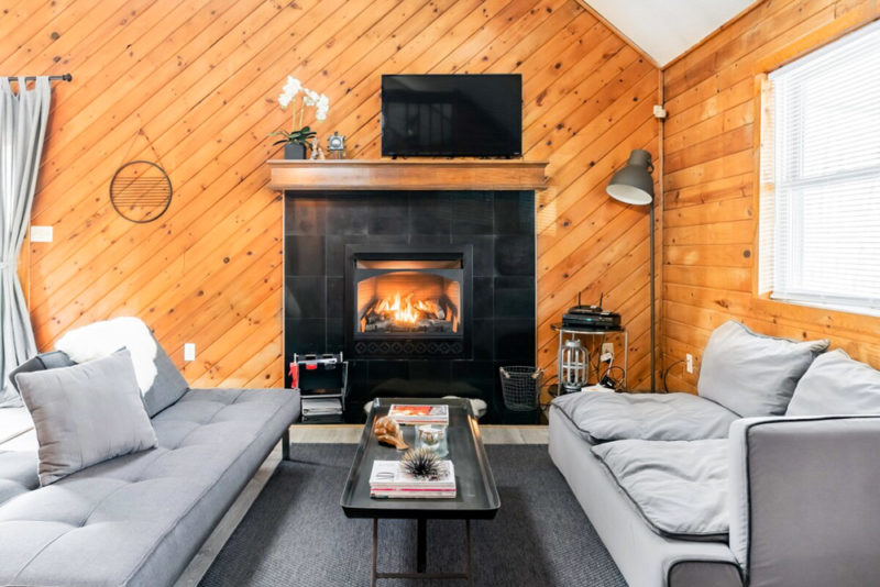 Best Airbnbs in the Poconos, Pennsylvania: Stylish Long Pond Cottage