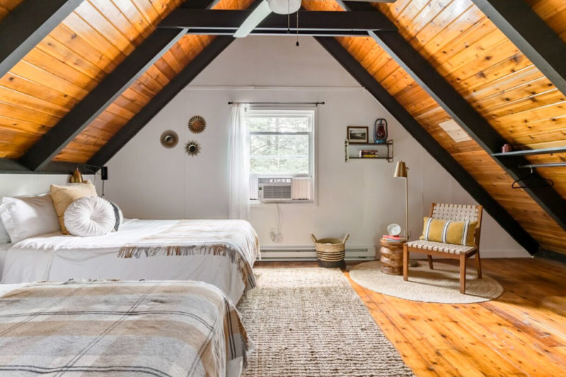 Coolest Airbnbs in the Poconos, Pennsylvania: Cute Chalet with Hot Tub