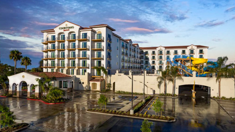 Best Anaheim Hotels Near Disneyland: Courtyard Anaheim Theme Park Entrance