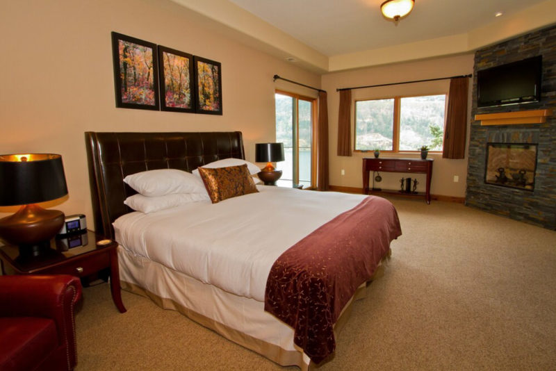 Cool Hotels in Hood River, Oregon: Columbia Cliff Villas