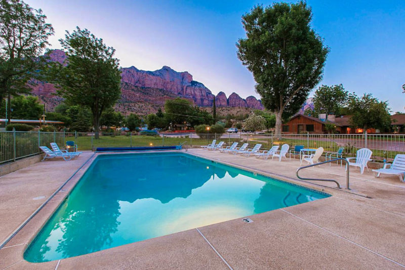Cool Hotels Near Zion National Park: Driftwood Lodge