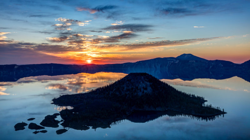 Oregon Things to do: Crater Lake Wizard Island