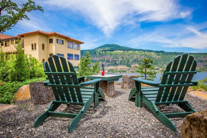 Unique Hotels in Hood River, Oregon: Columbia Cliff Villas