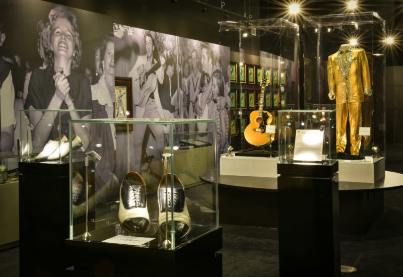Unique Things to do in Tennessee: Graceland
