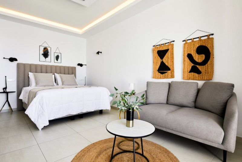 Best Hotels in Santorini, Greece: Petit Palace Suites
