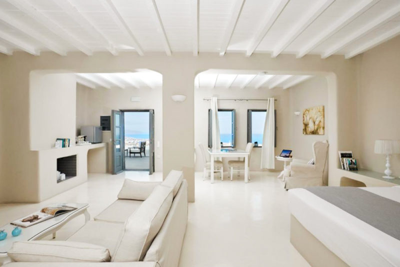 Cool Santorini City Hotels: Carpe Diem Santorini