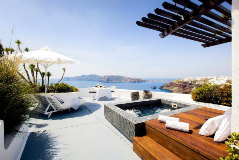 Cool Santorini City Hotels: Ikies Santorini