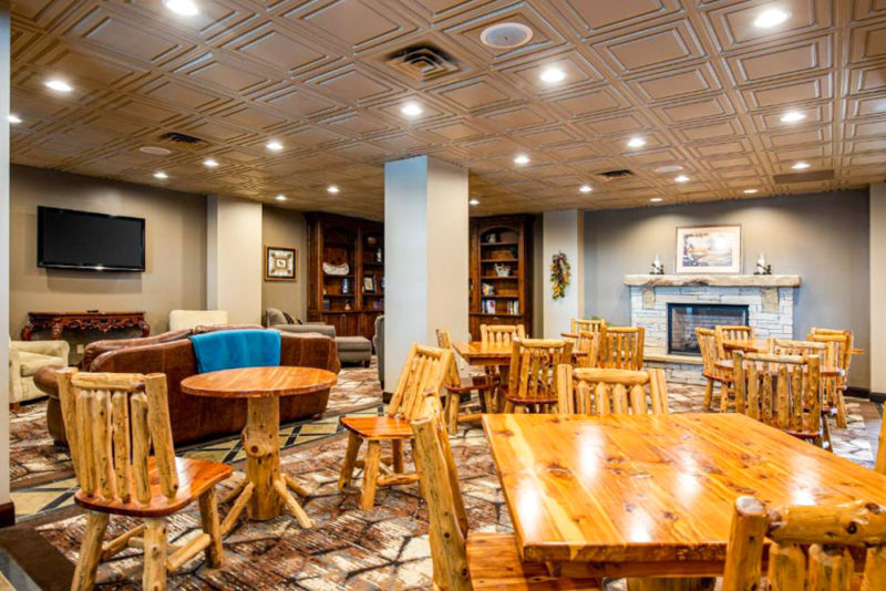 Cool Branson Hotels: Lodge of the Ozarks