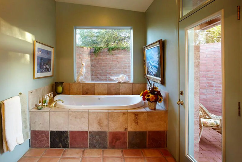 Where to stay in Tucson Arizona: Cactus Cove Bed and Breakfast Inn