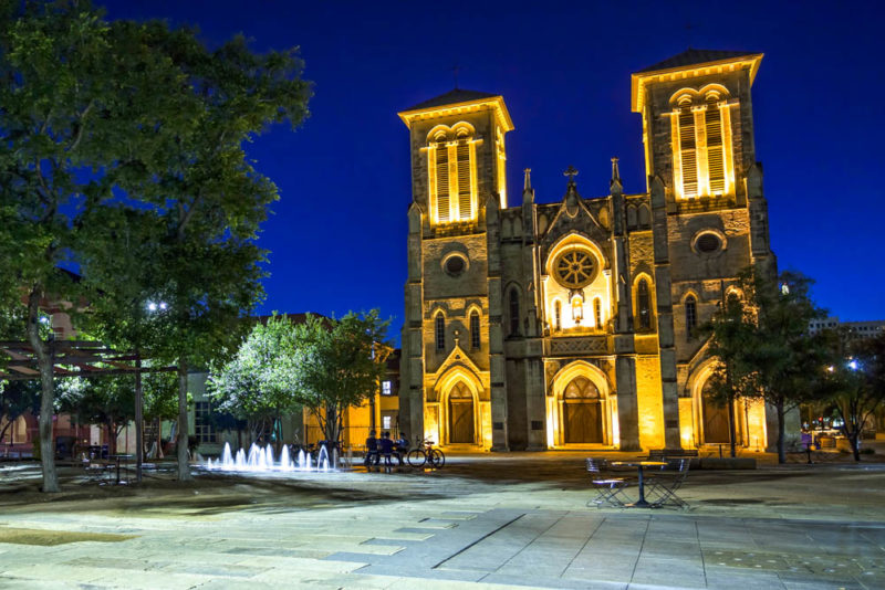 Cool Things to do in San Antonio: San Fernando Cathedral Light Show