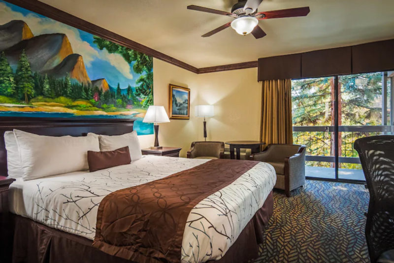 Cool Yosemite National Park Hotels: Best Western Plus Yosemite Gateway Inn