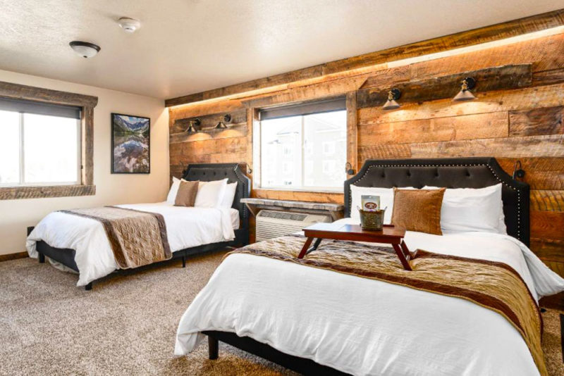 Hotels Close to Yellowstone National Park: The Adventure Inn Yellowstone