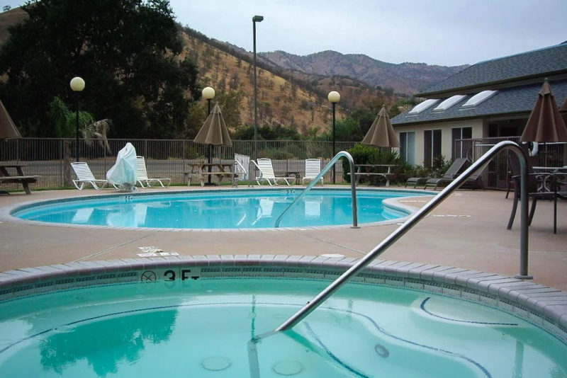 Cool Hotels Near Sequoia National Park: Comfort Inn & Suites Sequoia/Kings Canyon