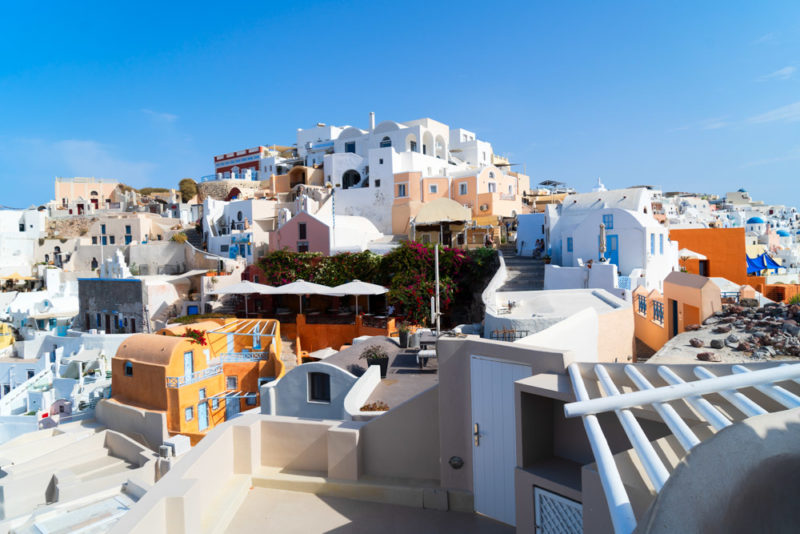 Cool Things to do in Oia: Winding Streets