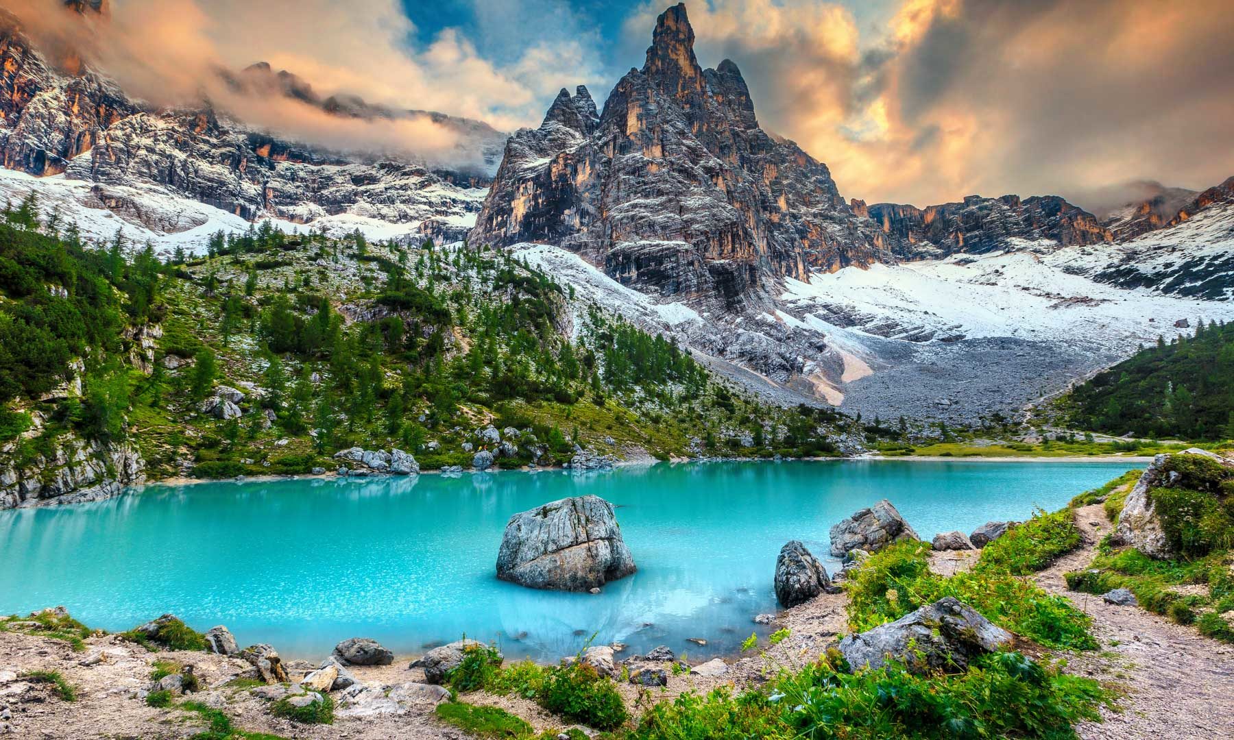 Guide to Hiking to Lake Sorapis in Italy