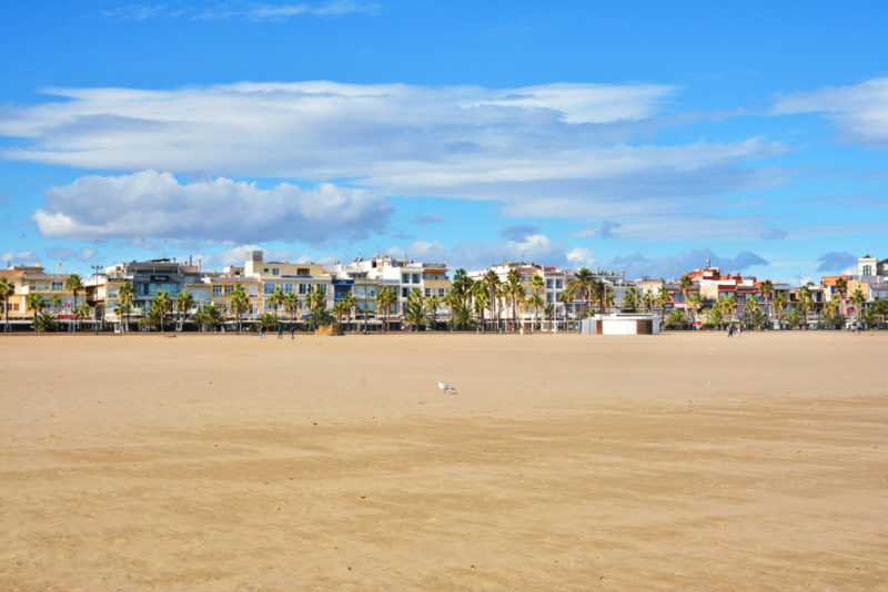 Must do things in Valencia: Playa Malvarrosa