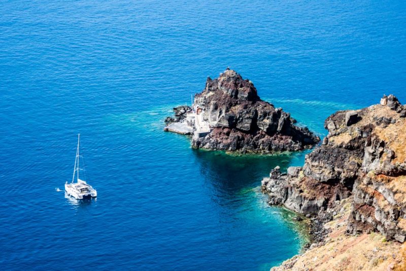 What to do in Oia: Sail across the Caldera