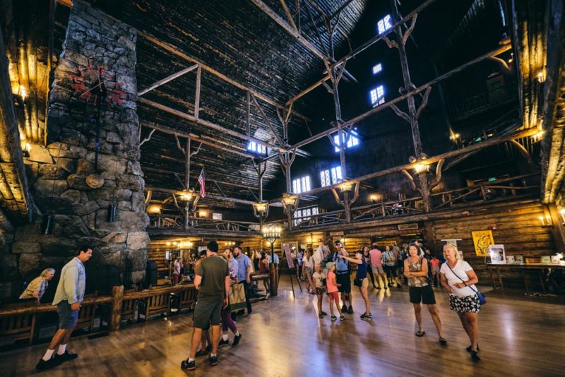 What to do in Yellowstone National Park: Old Faithful Inn