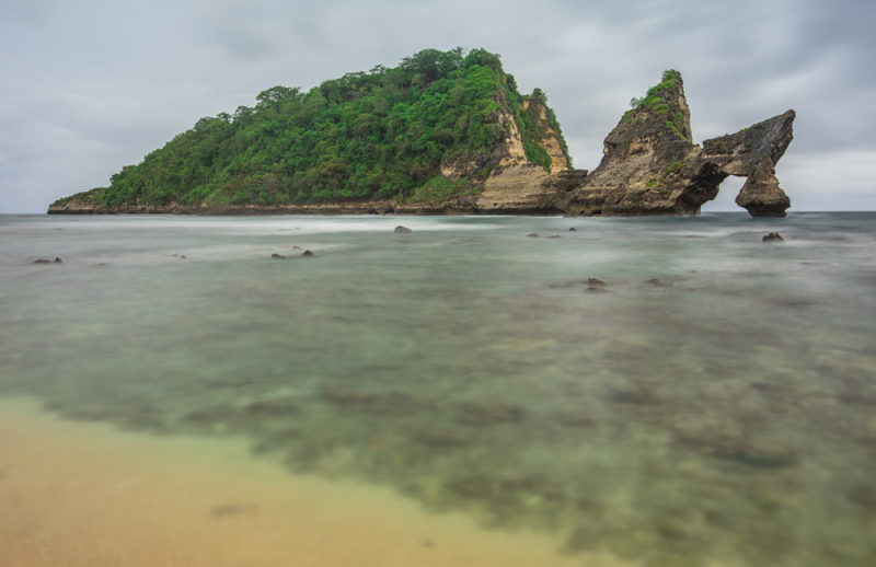 Things to do in Nusa Penida: Atuh Beach Rock