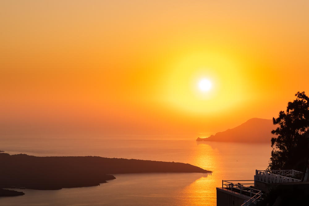 Fun Things to do in Greece: Sunsets in Santorini