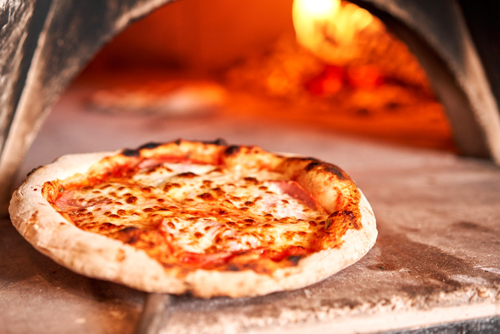 Fun Things to do in Italy: Authentic Neapolitan pizza